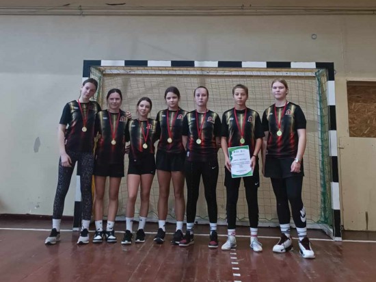 Paaiškėjo kas atstovaus Jonavos rajoną Lietuvos mokyklų žaidynių zoninėse merginų futbolo varžybose